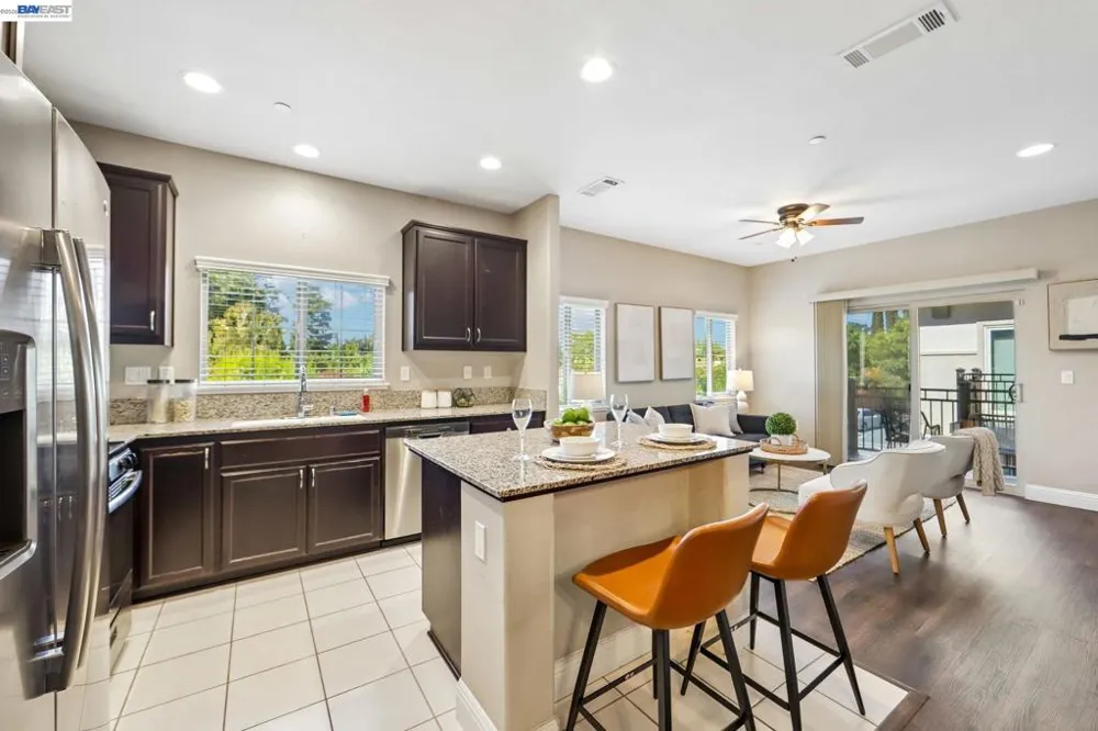 1252 Detroit Ave #5 Concord, CA 94520