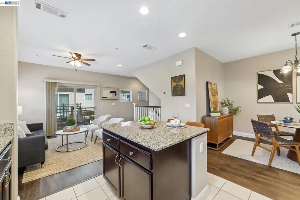 1252 Detroit Ave #5 Concord, CA 94520