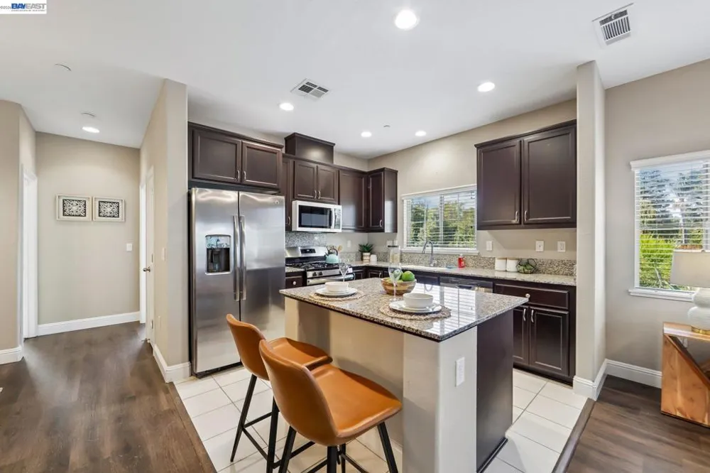 1252 Detroit Ave #5 Concord, CA 94520