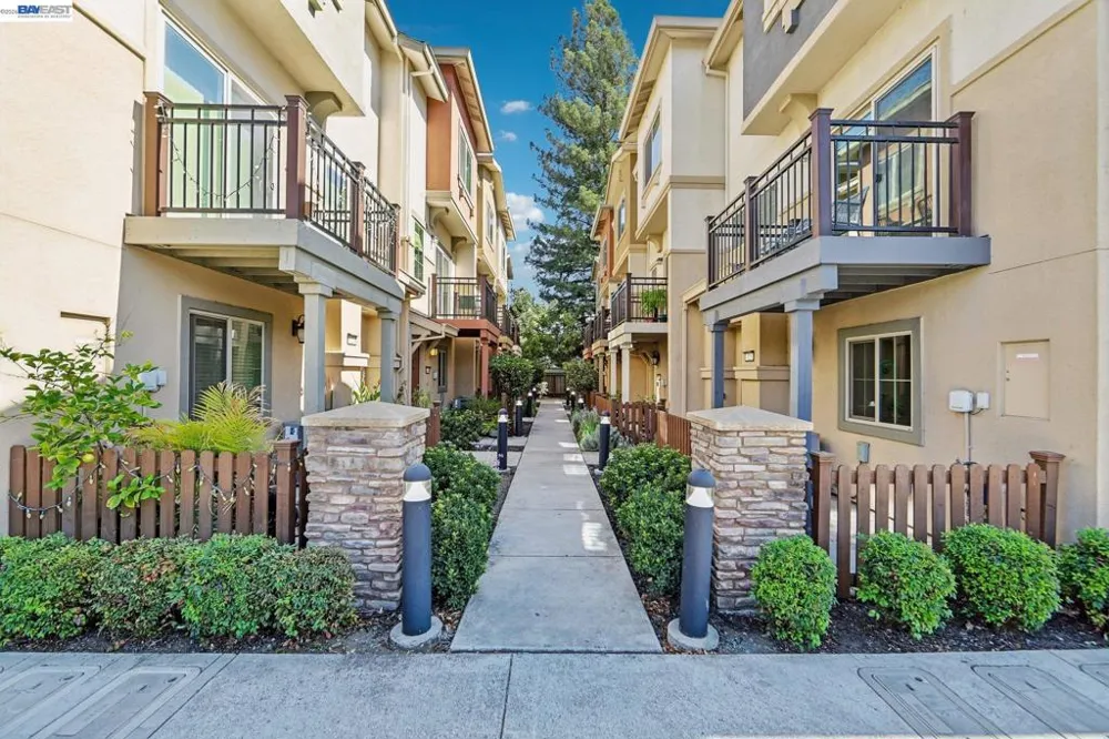 1252 Detroit Ave #5 Concord, CA 94520