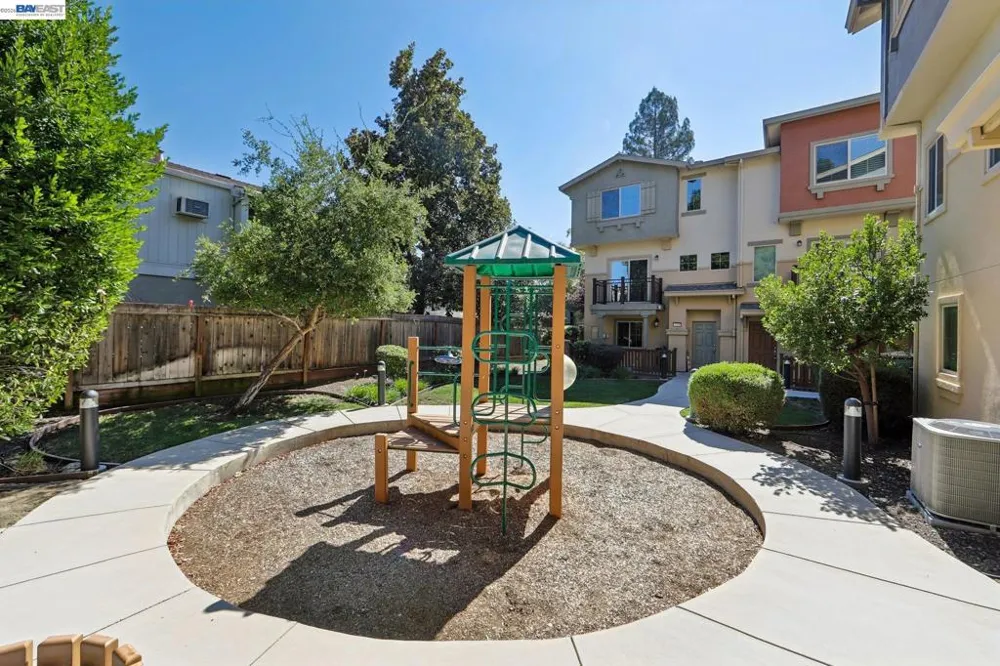 1252 Detroit Ave #5 Concord, CA 94520