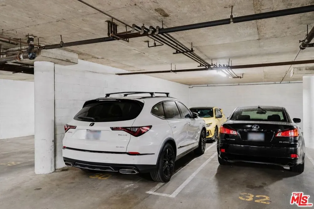 631 S Kenmore Avenue #303 Los Angeles, CA 90005