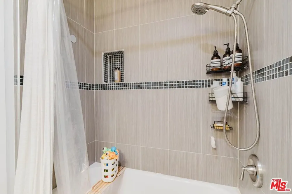 631 S Kenmore Avenue #303 Los Angeles, CA 90005