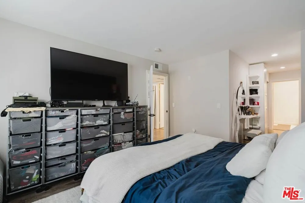 631 S Kenmore Avenue #303 Los Angeles, CA 90005