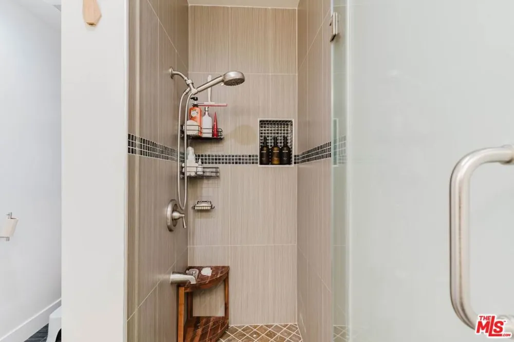 631 S Kenmore Avenue #303 Los Angeles, CA 90005