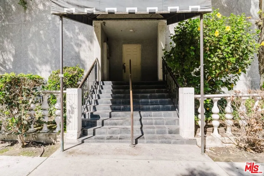 631 S Kenmore Avenue #303 Los Angeles, CA 90005