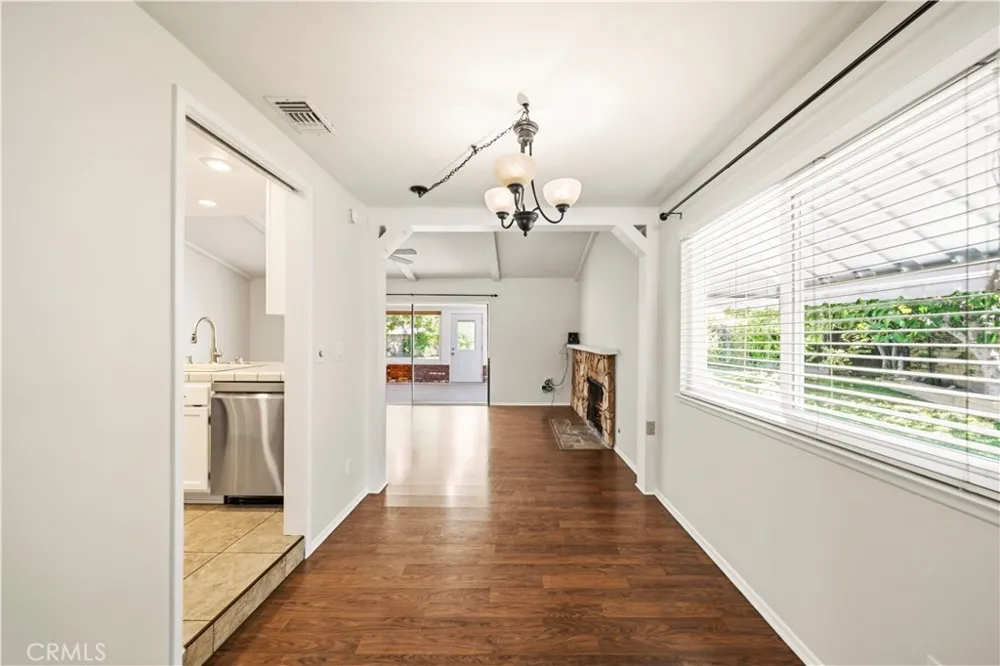 27546 Evron Avenue Canyon Country, CA 91351