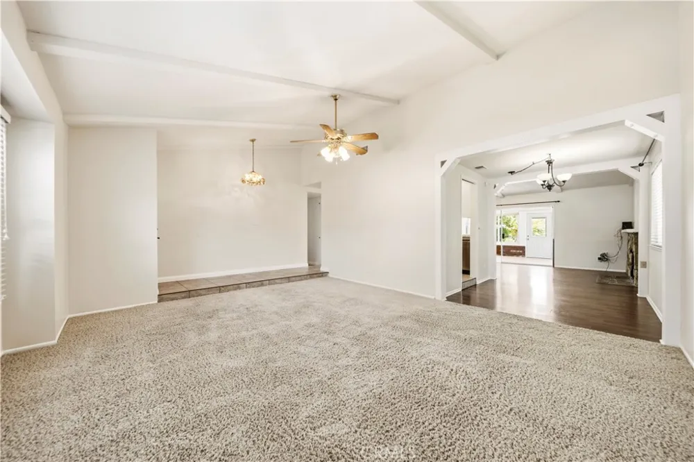 27546 Evron Avenue Canyon Country, CA 91351