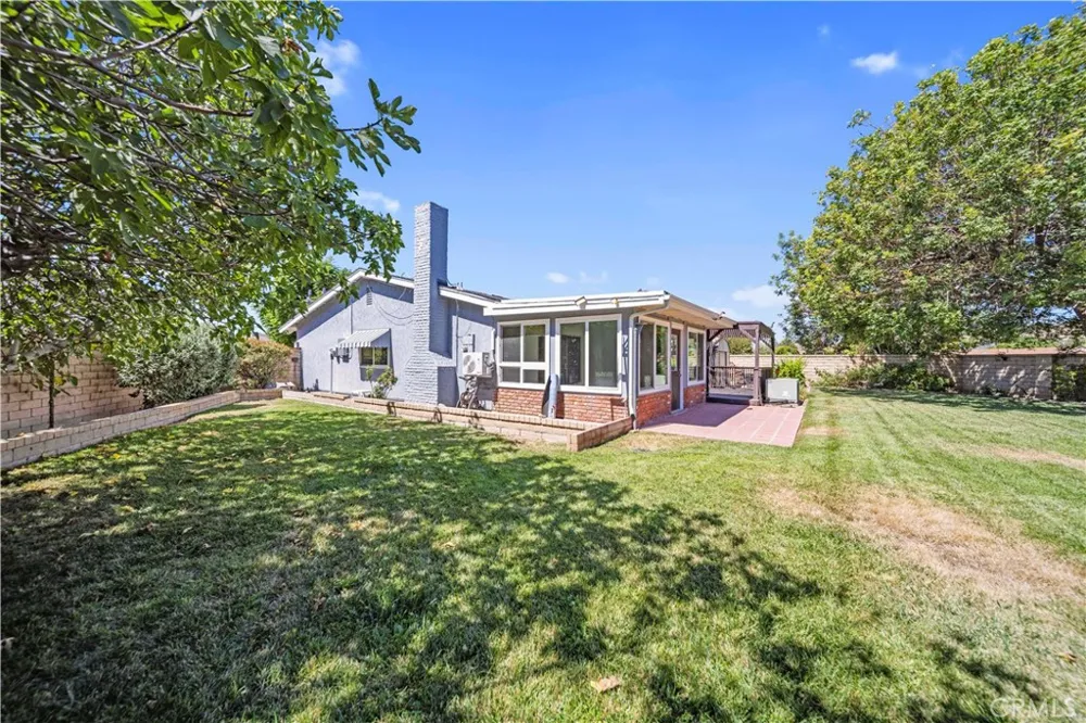 27546 Evron Avenue Canyon Country, CA 91351
