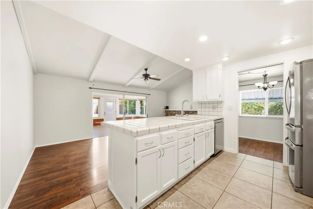 27546 Evron Avenue Canyon Country, CA 91351