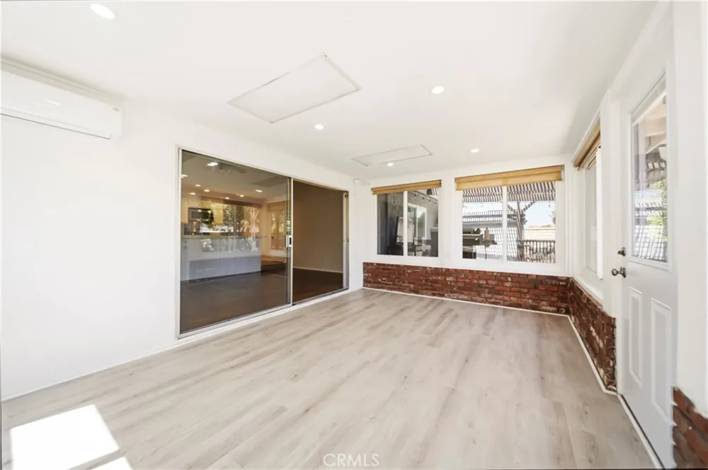 27546 Evron Avenue Canyon Country, CA 91351