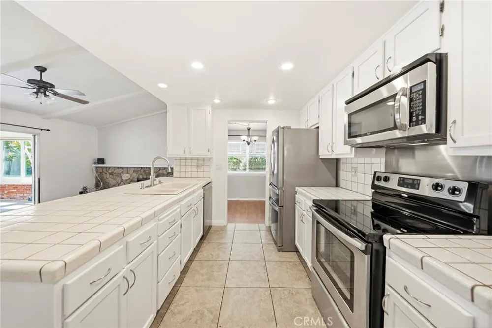 27546 Evron Avenue Canyon Country, CA 91351