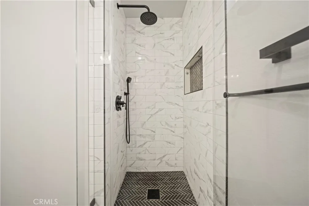 27546 Evron Avenue Canyon Country, CA 91351