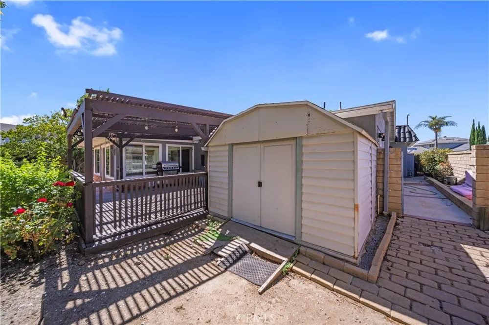 27546 Evron Avenue Canyon Country, CA 91351