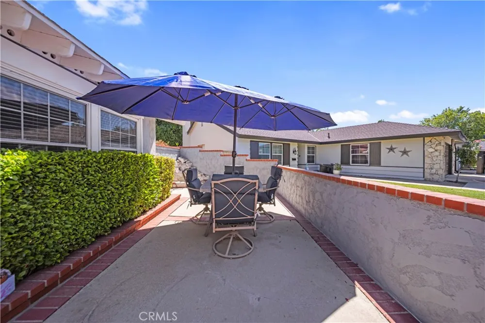 27546 Evron Avenue Canyon Country, CA 91351