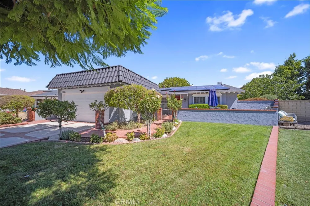 27546 Evron Avenue Canyon Country, CA 91351