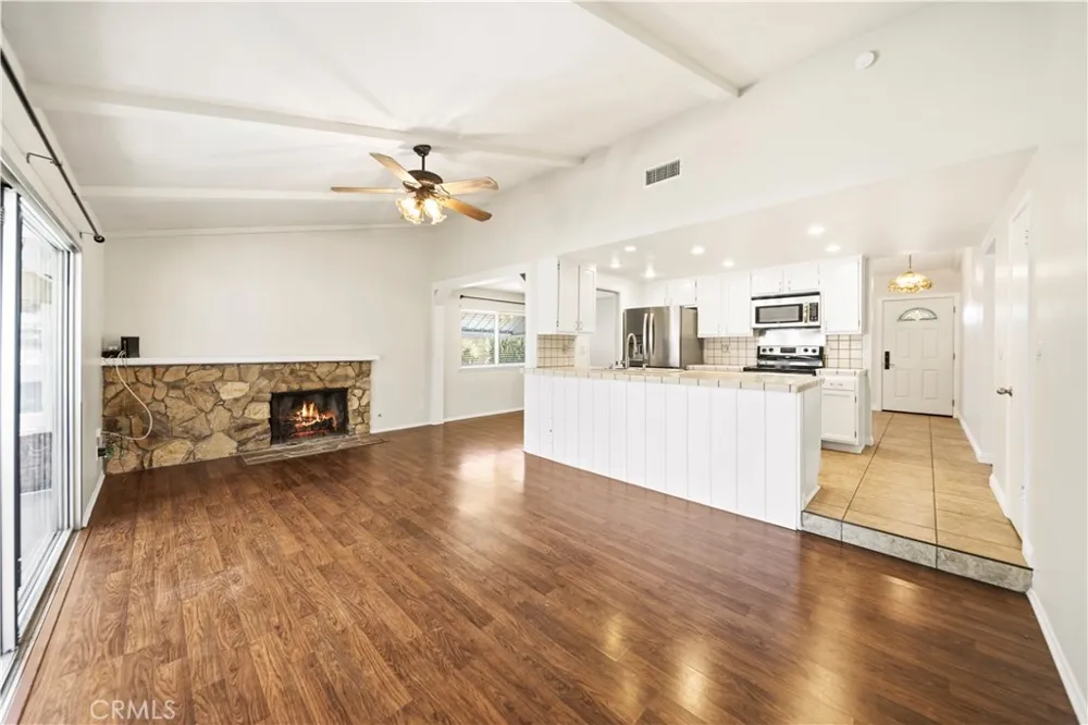 27546 Evron Avenue Canyon Country, CA 91351
