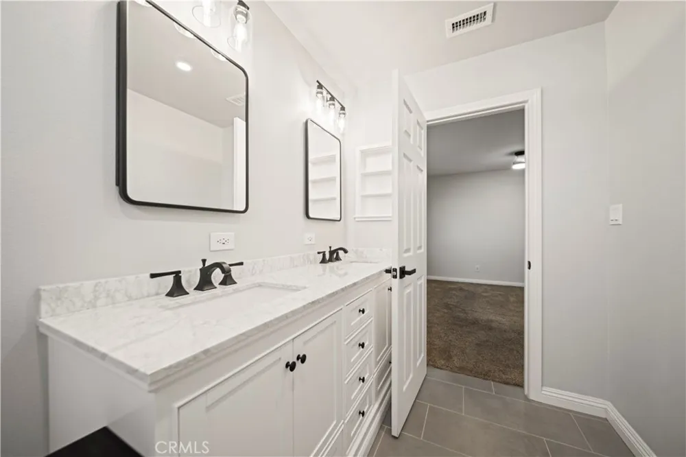 27546 Evron Avenue Canyon Country, CA 91351