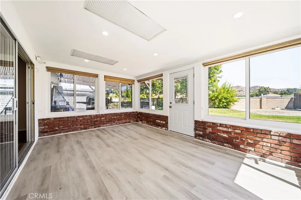 27546 Evron Avenue Canyon Country, CA 91351