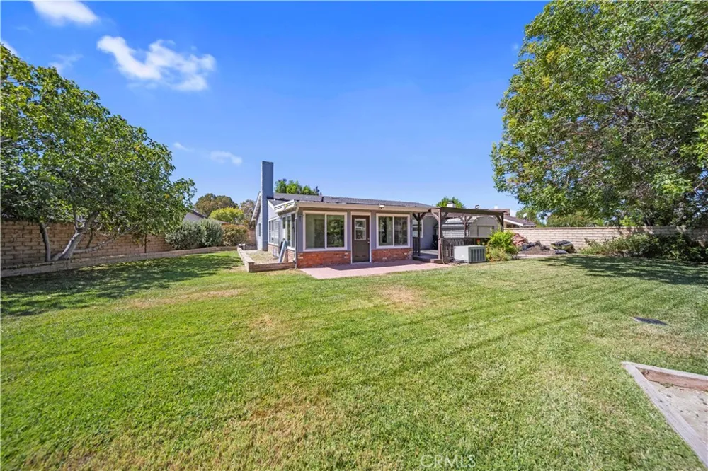 27546 Evron Avenue Canyon Country, CA 91351