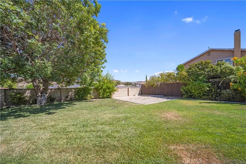 27546 Evron Avenue Canyon Country, CA 91351