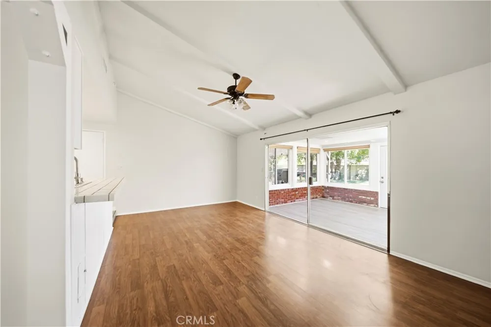 27546 Evron Avenue Canyon Country, CA 91351