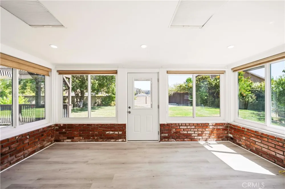 27546 Evron Avenue Canyon Country, CA 91351