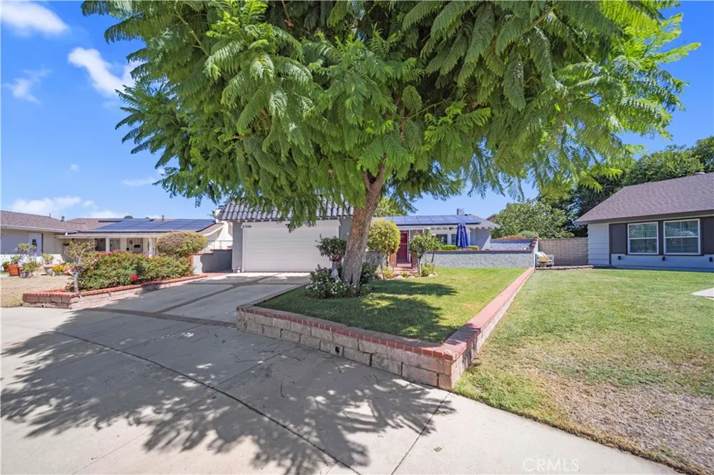 27546 Evron Avenue Canyon Country, CA 91351