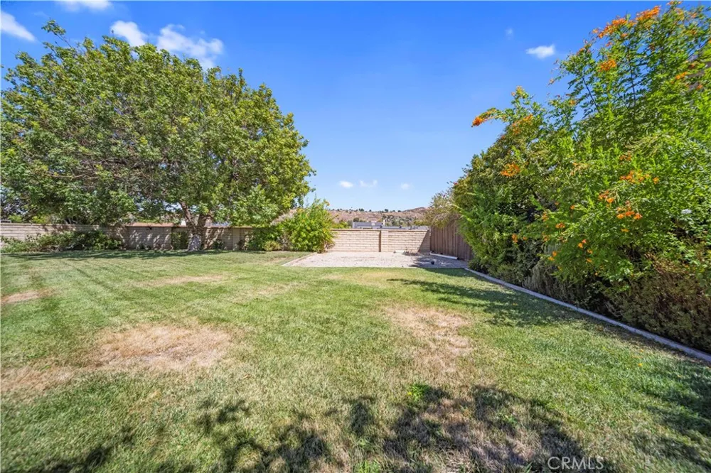 27546 Evron Avenue Canyon Country, CA 91351