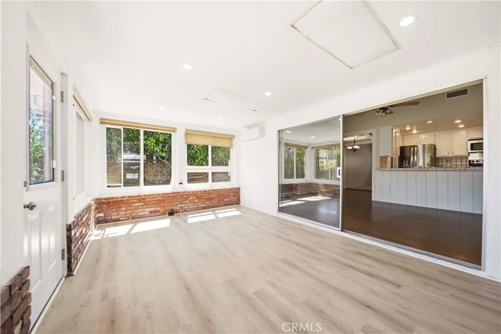 27546 Evron Avenue Canyon Country, CA 91351