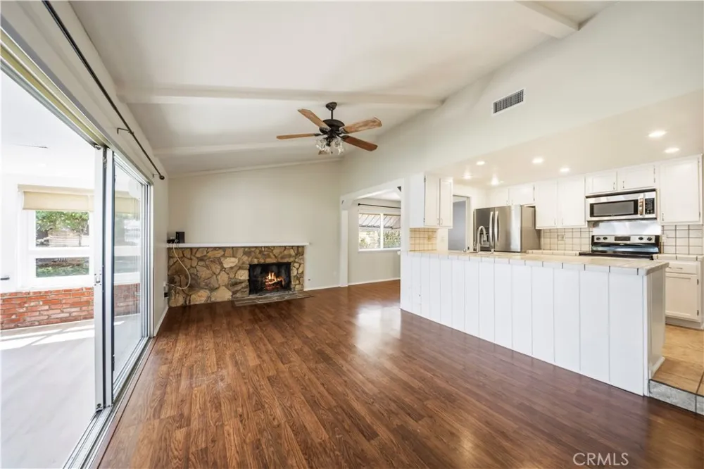 27546 Evron Avenue Canyon Country, CA 91351