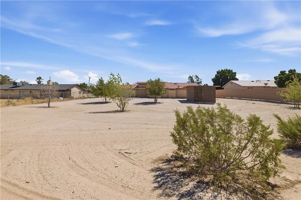 15622 Burwood Victorville, CA 92394