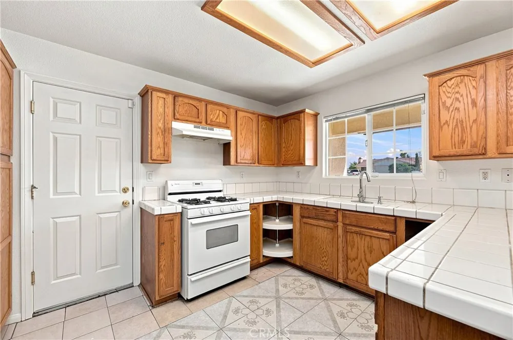 15622 Burwood Victorville, CA 92394