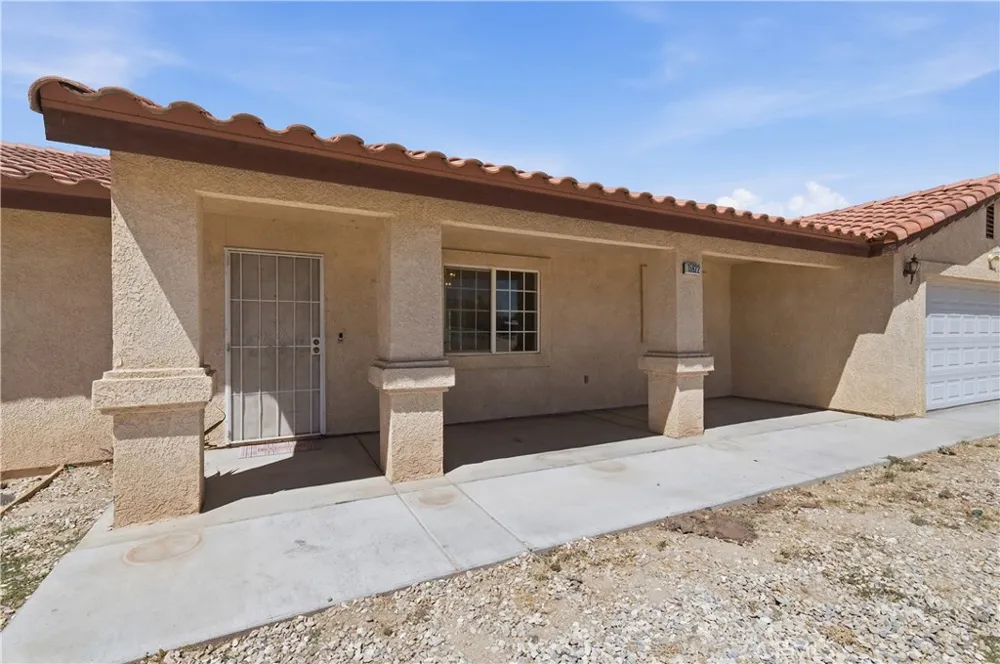 15622 Burwood Victorville, CA 92394
