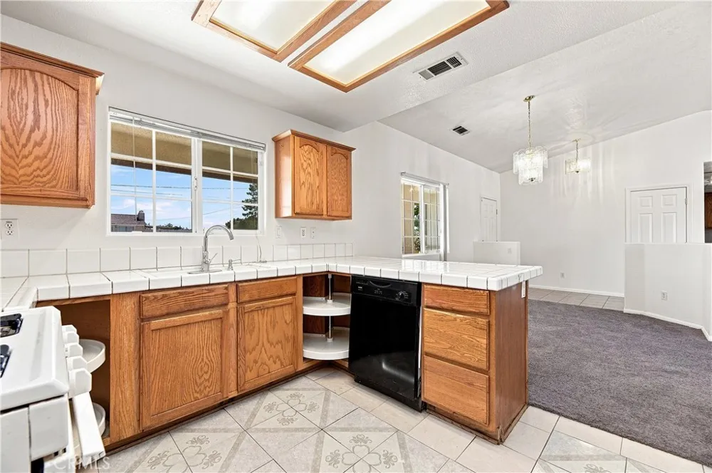 15622 Burwood Victorville, CA 92394