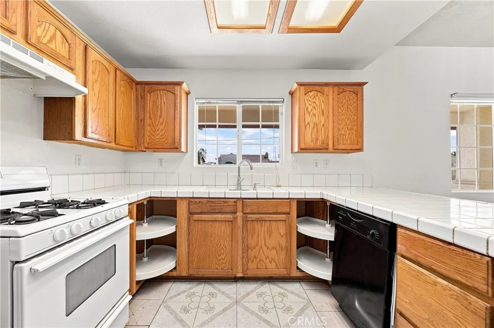 15622 Burwood Victorville, CA 92394