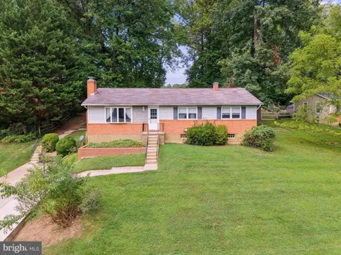 6414 LOCUST LANE
