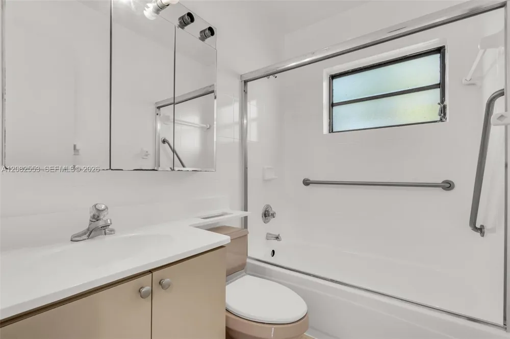739 W 30th St Hialeah, FL 33012