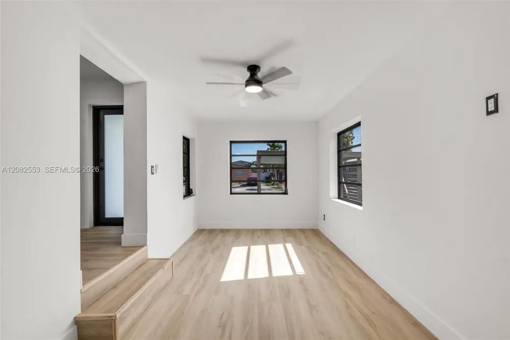 739 W 30th St Hialeah, FL 33012