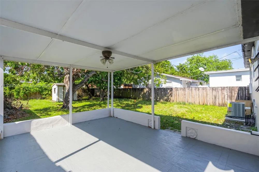 739 W 30th St Hialeah, FL 33012