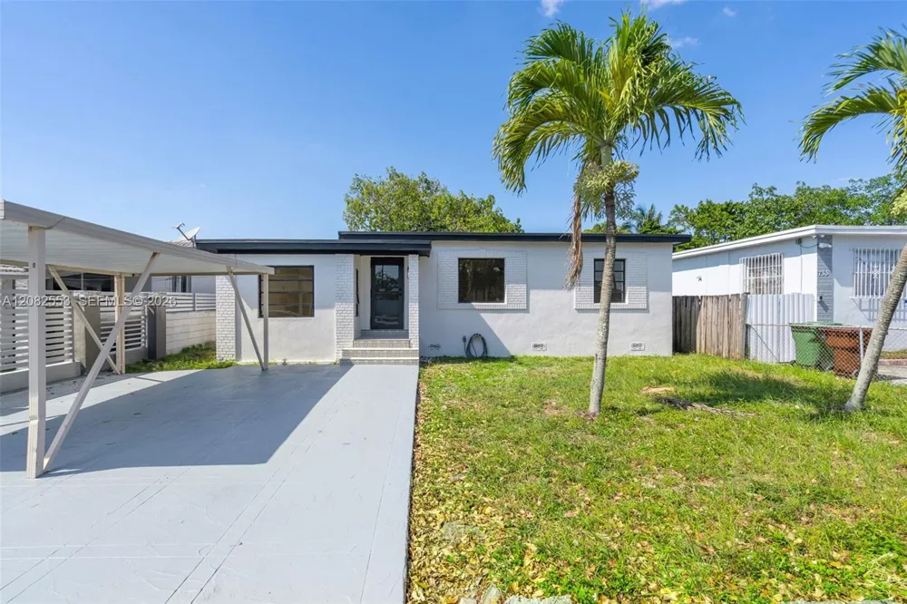 739 W 30th St Hialeah, FL 33012