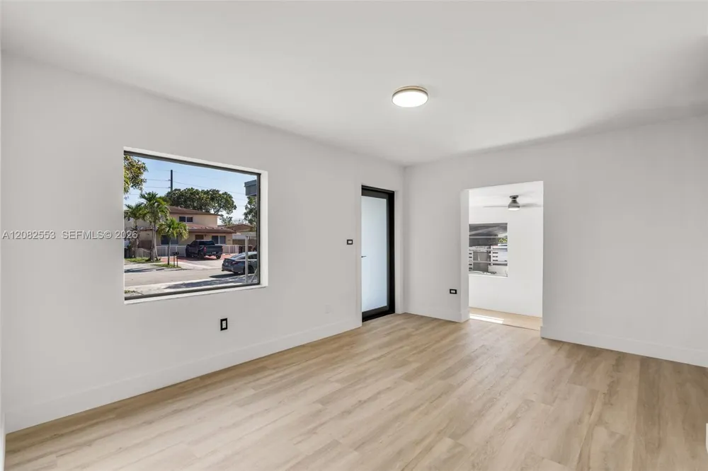 739 W 30th St Hialeah, FL 33012