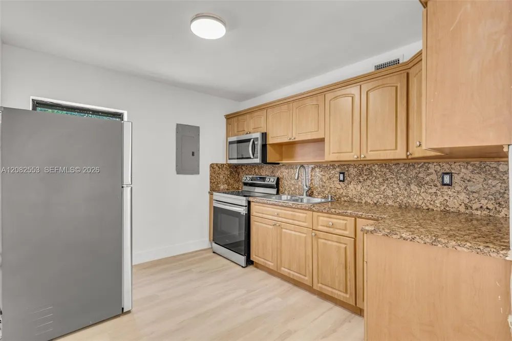 739 W 30th St Hialeah, FL 33012