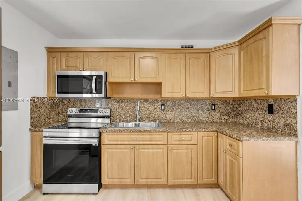 739 W 30th St Hialeah, FL 33012