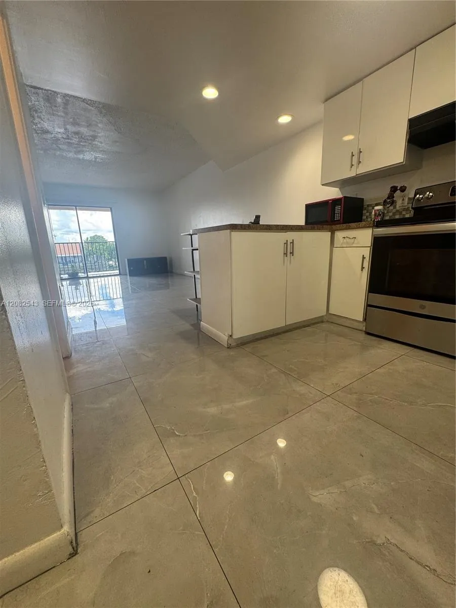 5530 W 26th Ct #210 Hialeah, FL 33016