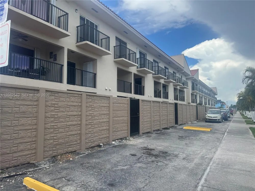 5530 W 26th Ct #210 Hialeah, FL 33016