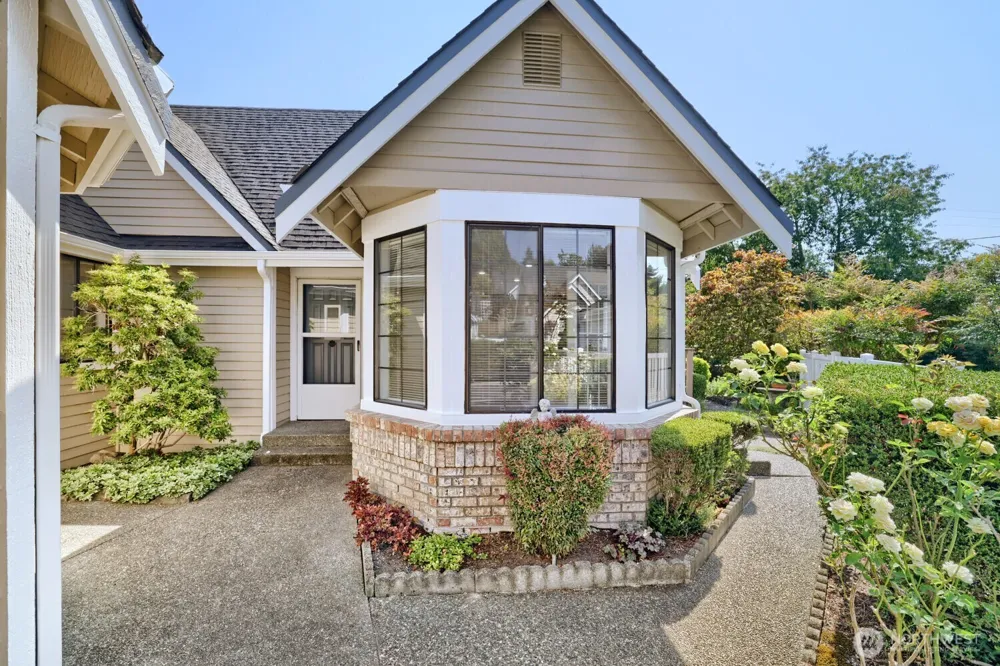 10063 Wallingford Avenue Seattle, WA 98133
