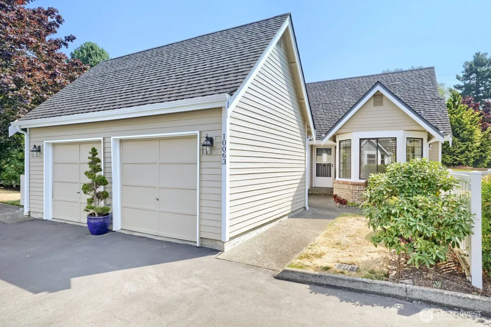 10063 Wallingford Avenue Seattle, WA 98133