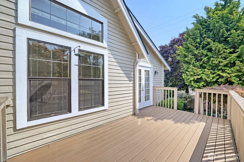 10063 Wallingford Avenue Seattle, WA 98133