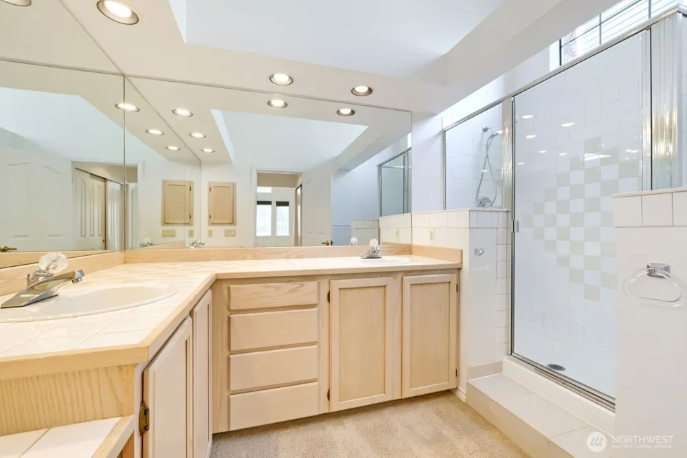 10063 Wallingford Avenue Seattle, WA 98133